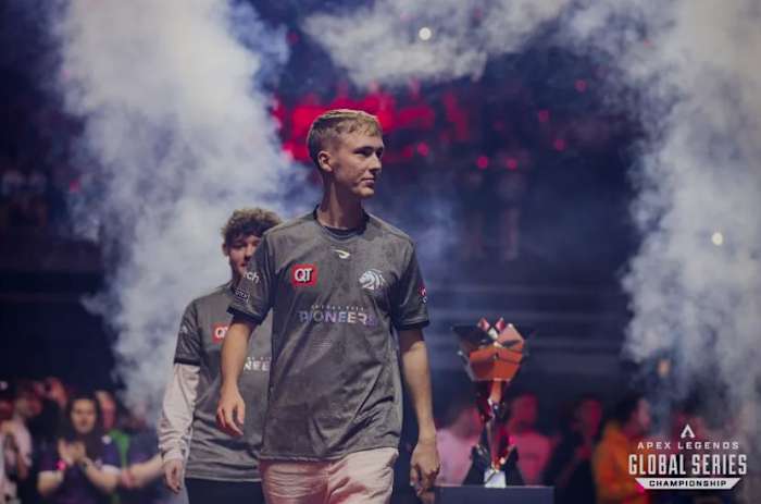 Gnaske and the Pinoneer's walking out during the ALGS Championship.